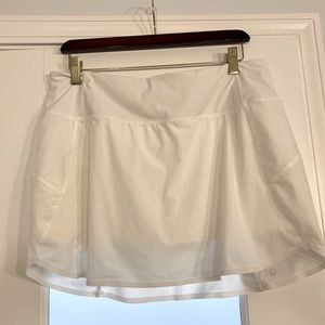 Athleta Run With It 14” White Athletic Skort size L